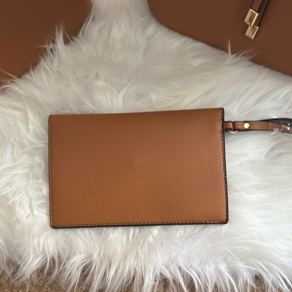 Elegant Tan Handbag Set of 3 - Picture 9 of 15